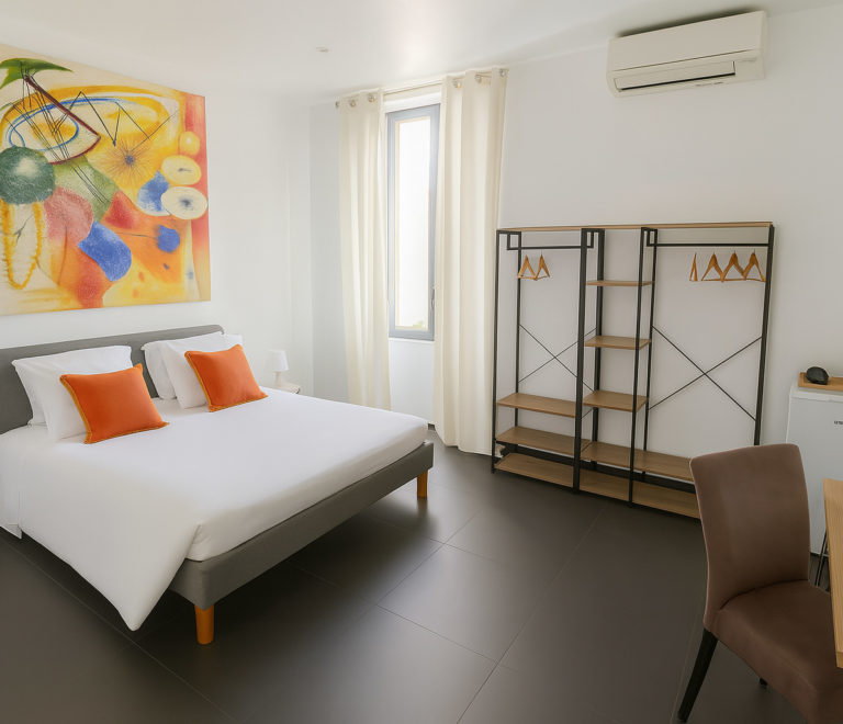 chambre-zen-hotel-la-cigale-vue-lit