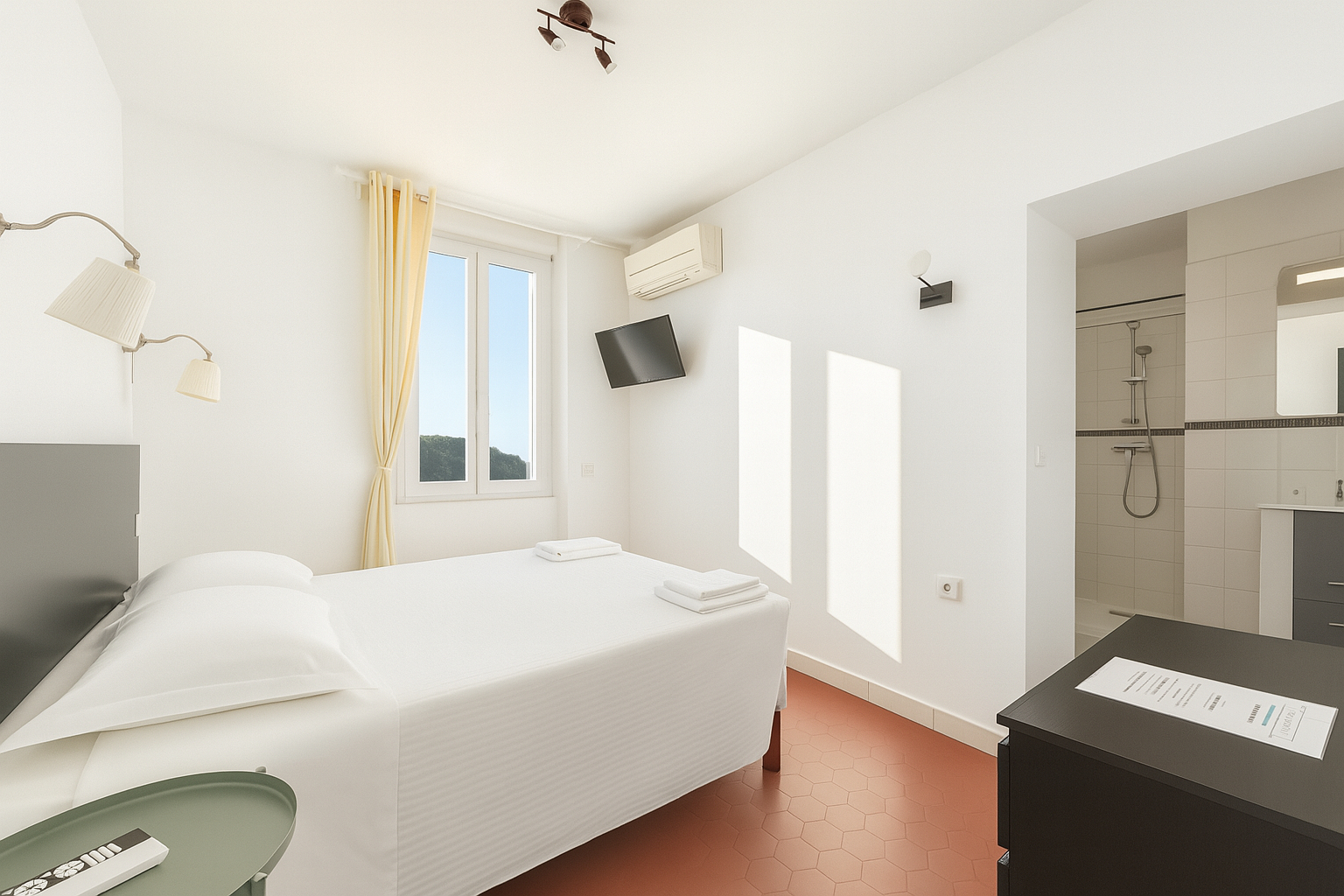 vue-rue-hotel-la-cigale-4