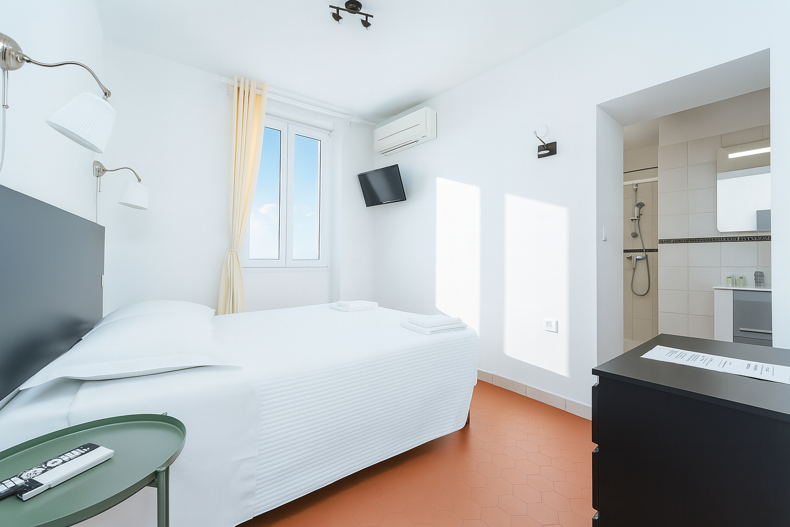 vue-rue-hotel-la-cigale-5